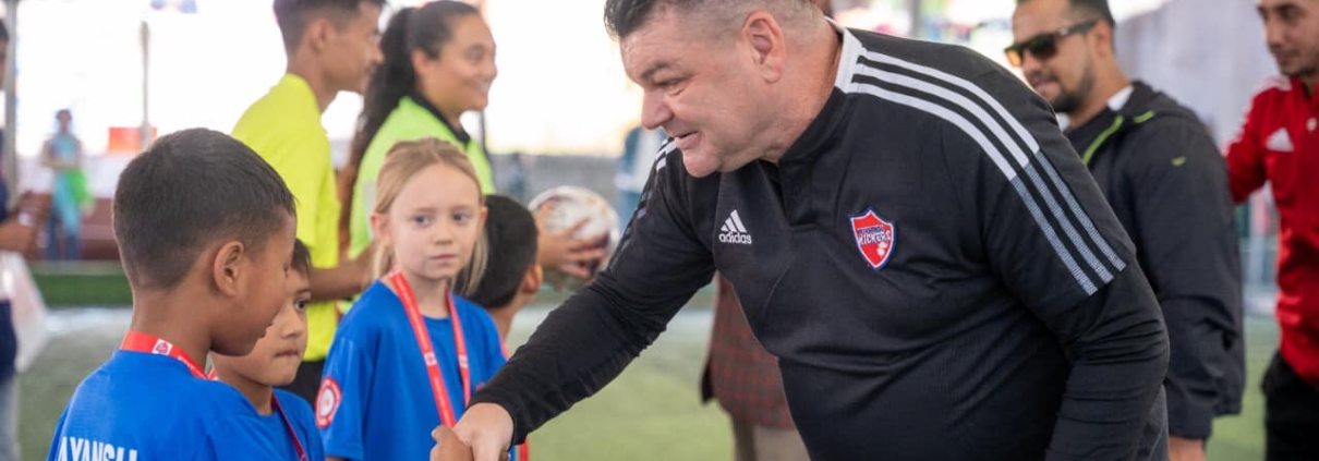 kathmandu kickers coach leigh manson